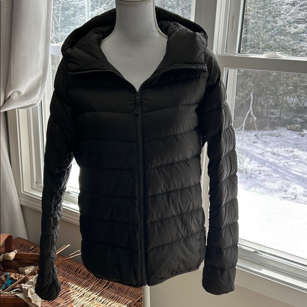 Uniqlo Women's Green Ultra Light Down Hooded Puffer Jacket Small